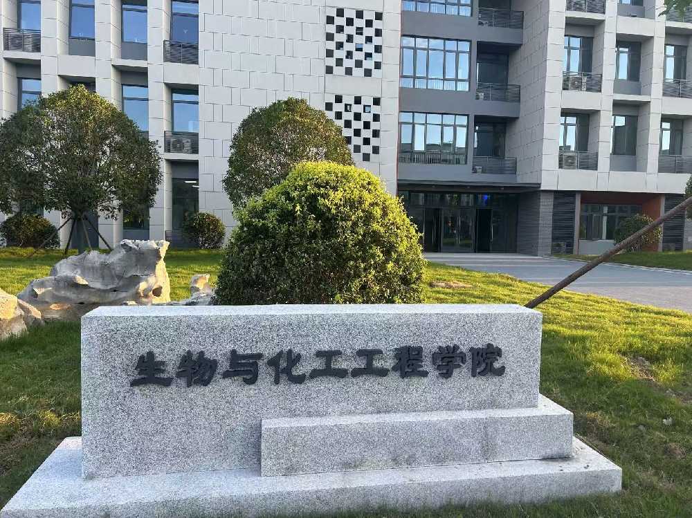 文县扬州职业大学体育场高杆灯项目
